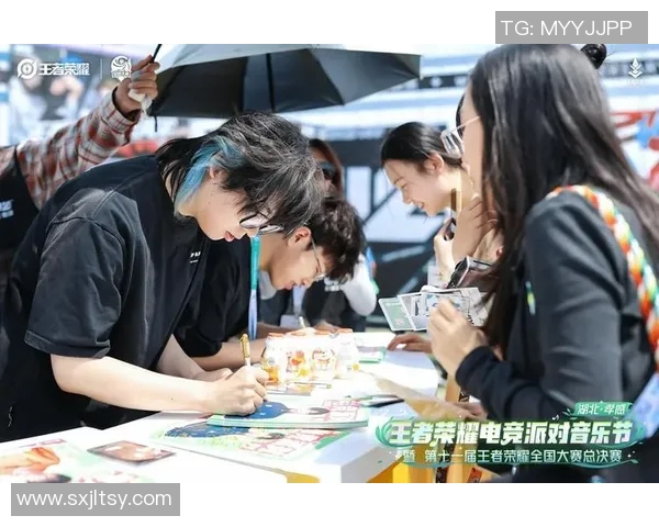 天下足球明星队员齐聚一堂展现激情与荣耀的盛宴