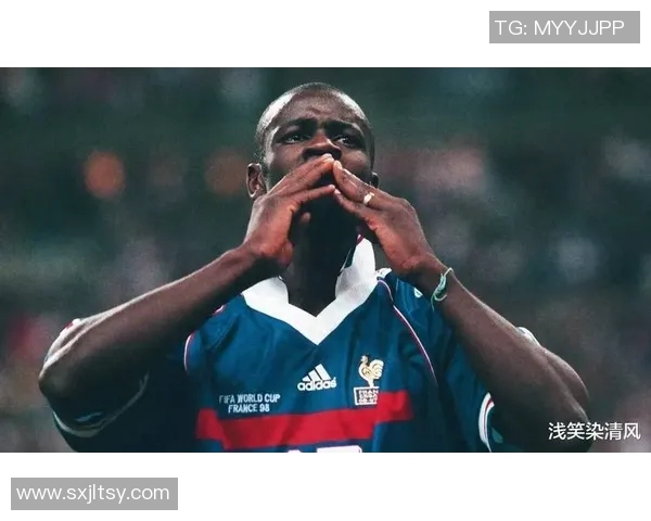 足球明星曼哈得的传奇之路与他在绿茵场上的辉煌成就解析